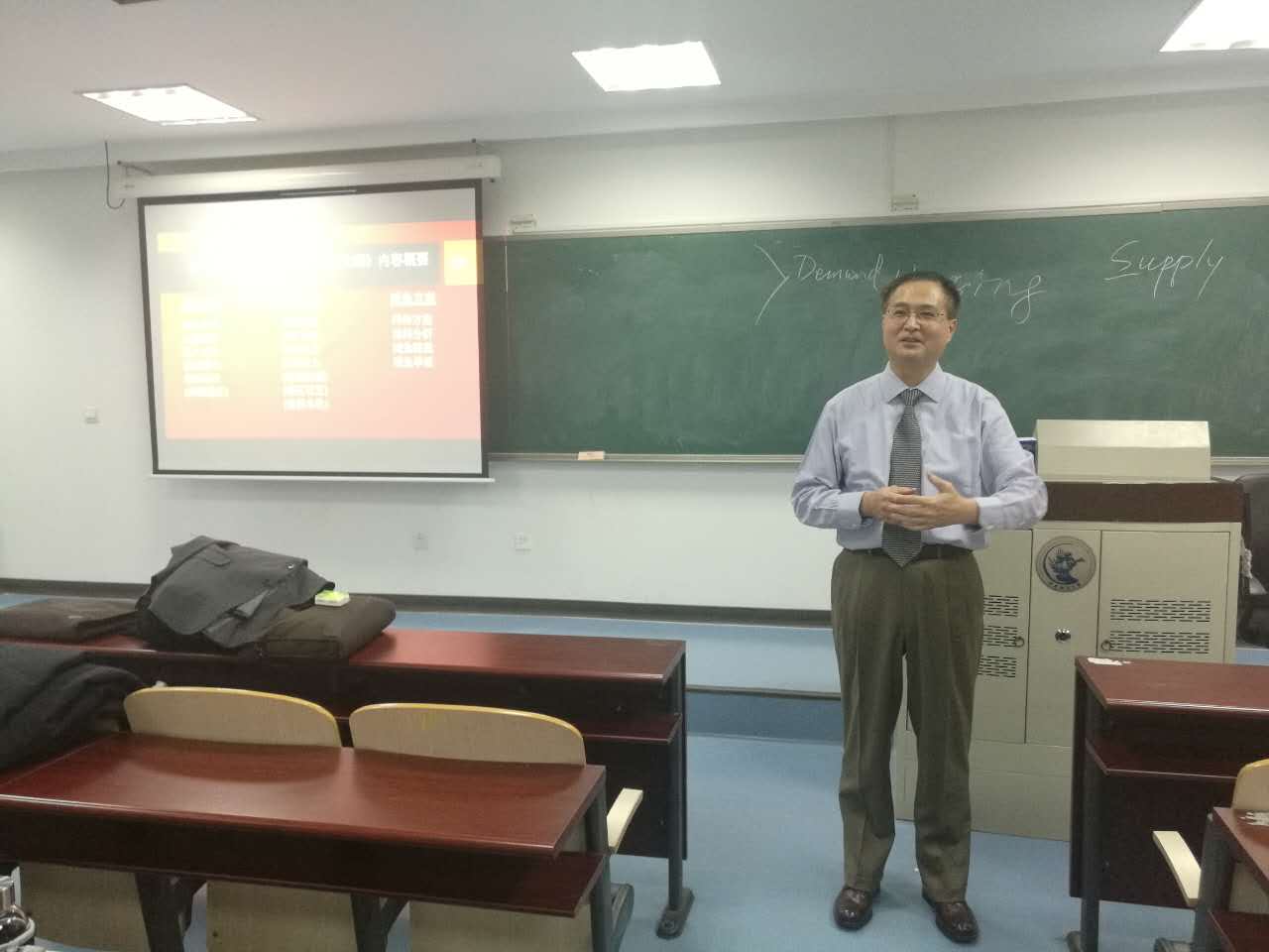 1481856803317961.jpg 侯一麟教授讲座照片.jpg